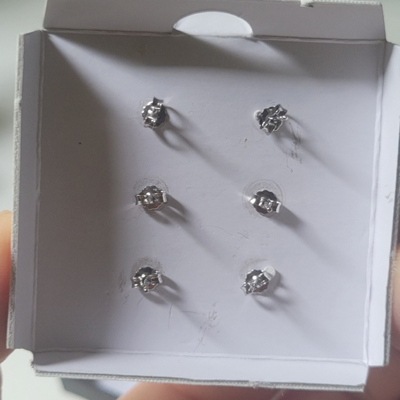 Triple pair of new cultured freshwater pearl earrings with sterling silver posts - Picture 3 of 3